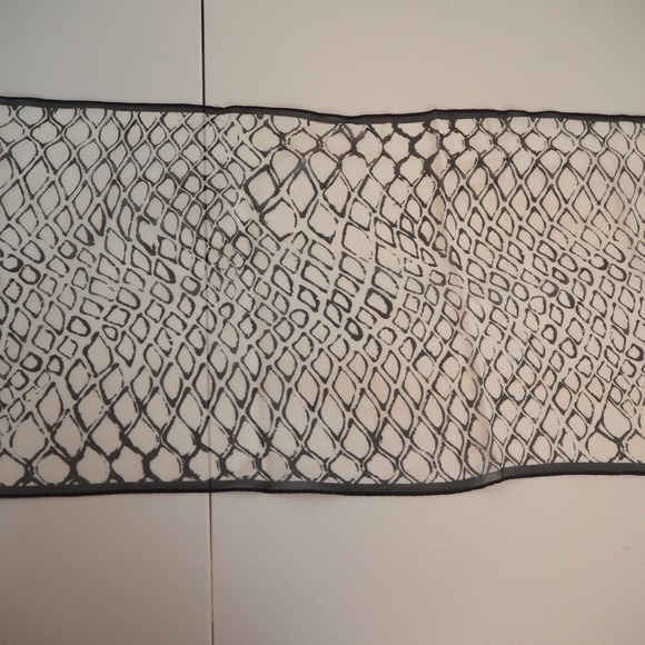 Anne Klein 100% Silk Scarf Oblong Black & White Geometric Animal Print 11" x 53" - Picture 4 of 10